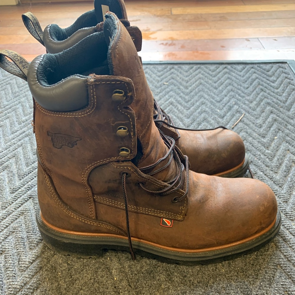 Red Wing boots *mens* great condition- worn one to five times , like new !!